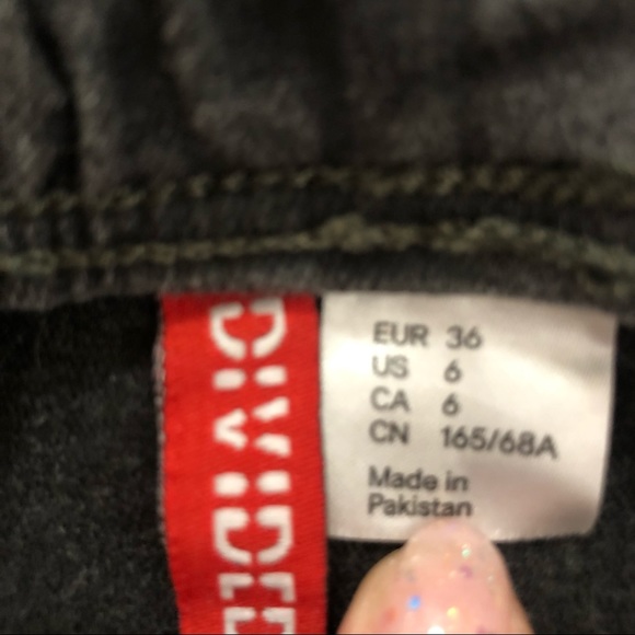 H&M grey stretchy denim acid washed mini skirt size 6 - Picture 3 of 5